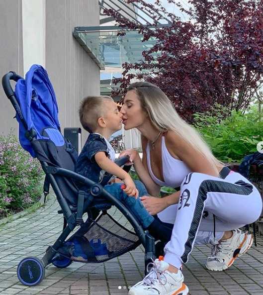 Известная мама блогер irena.pol выбрала самокат Mini Micro Deluxe